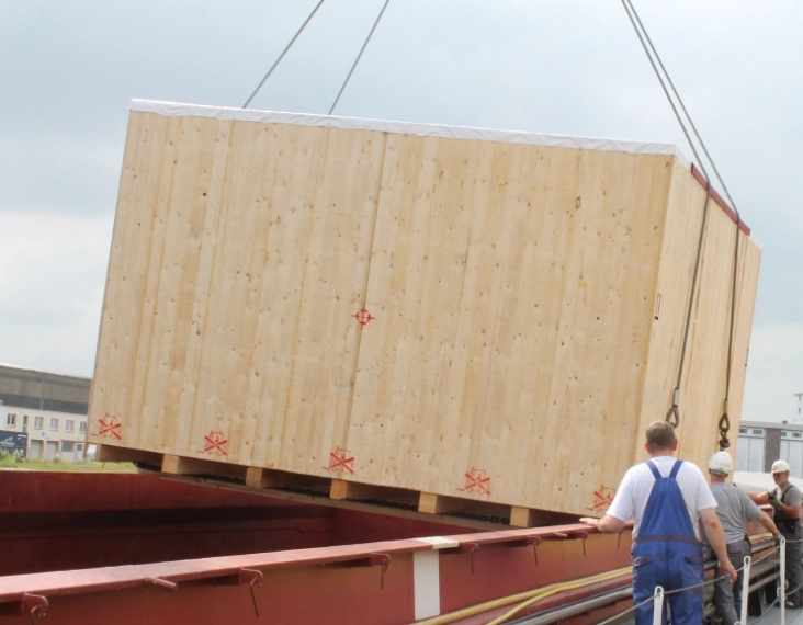 DEUFOL-Exportverpackung wird am Standort Dortmund verladen