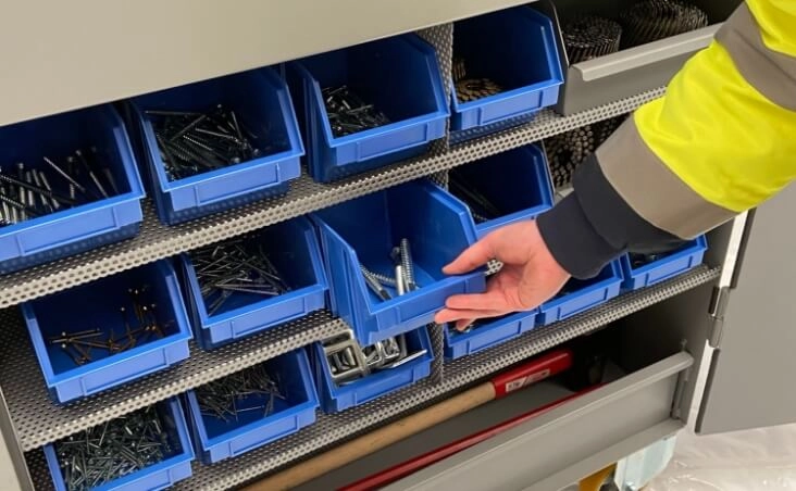 Heavy-duty-tool-trolley-DEUFOL-004